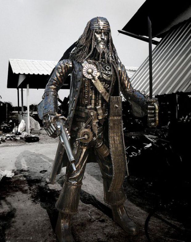 Скульптуры Джека Воробья из металла (5 фото)