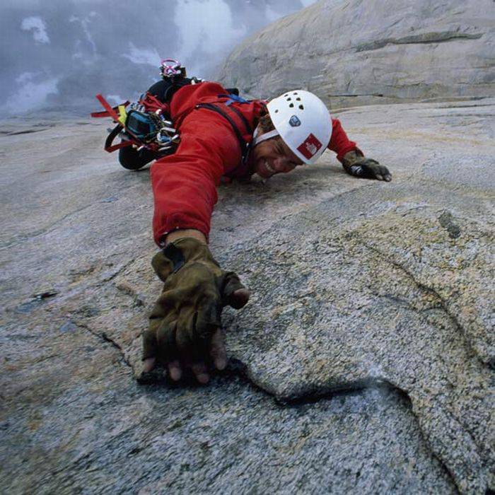 Экстремальный ночлег альпинистов (17 фото)