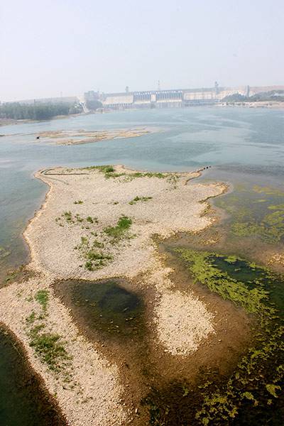 Сильная засуха в бассейне реки Янцзы (21 фото)