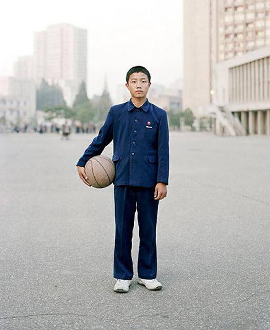 Повседневная жизнь граждан Северной Кореи (35 фото)