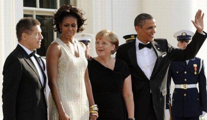 Меркель следит за Мишель Обама?