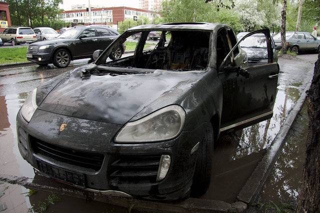 На Сиреневом бульваре сгорел Porsche Cayenne