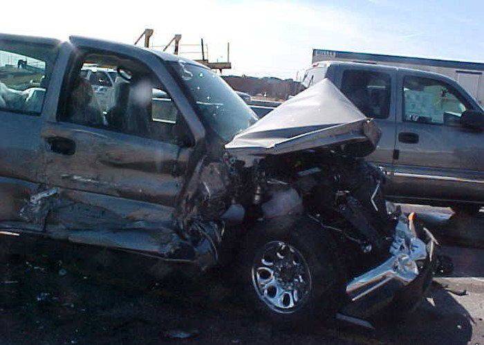 Инцидент на линии погрузки автомобилей в Канаде (18 фото)