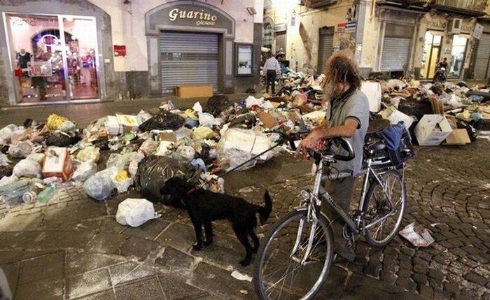Кризис в Неаполе (13 фото)