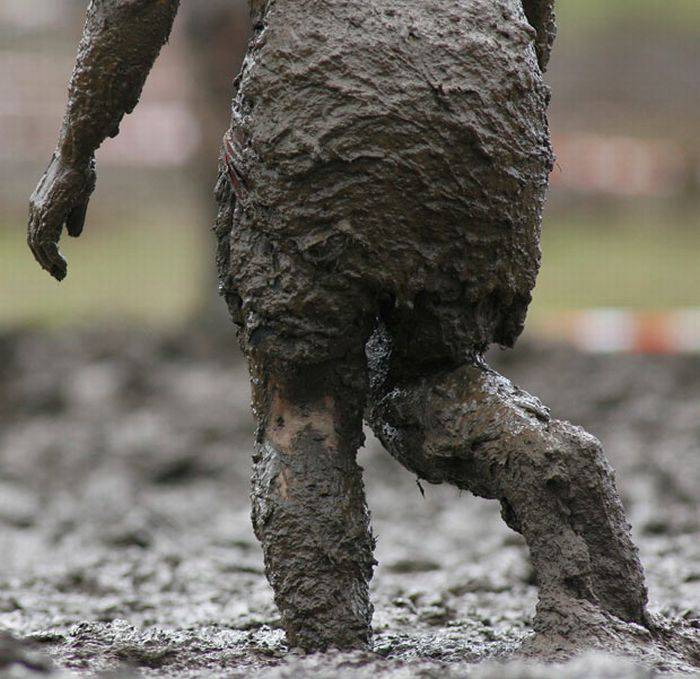 Чемпионат Мира по грязному футболу в Эдинбурге (30 фото)