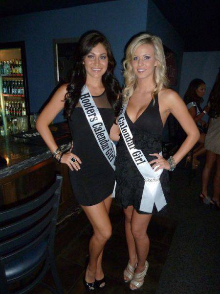   (Miss Hooters) 2011 (44 )