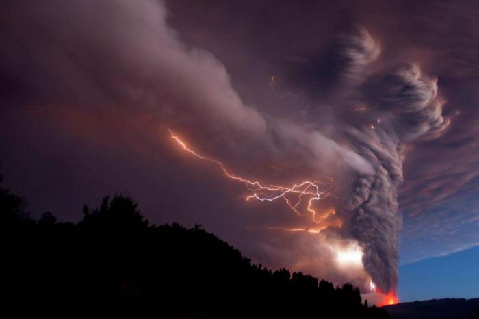 Чилийский вулкан Пуйеуэ (13 фото)