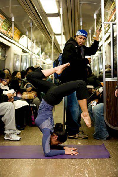 Люди в общественном транспорте (40 фото)