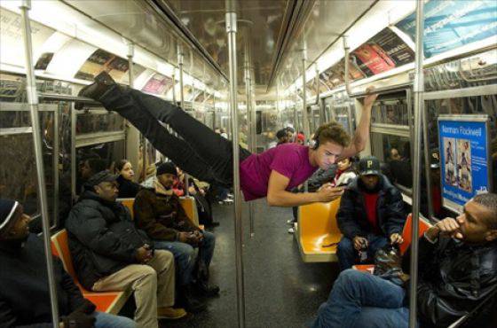 Люди в общественном транспорте (40 фото)