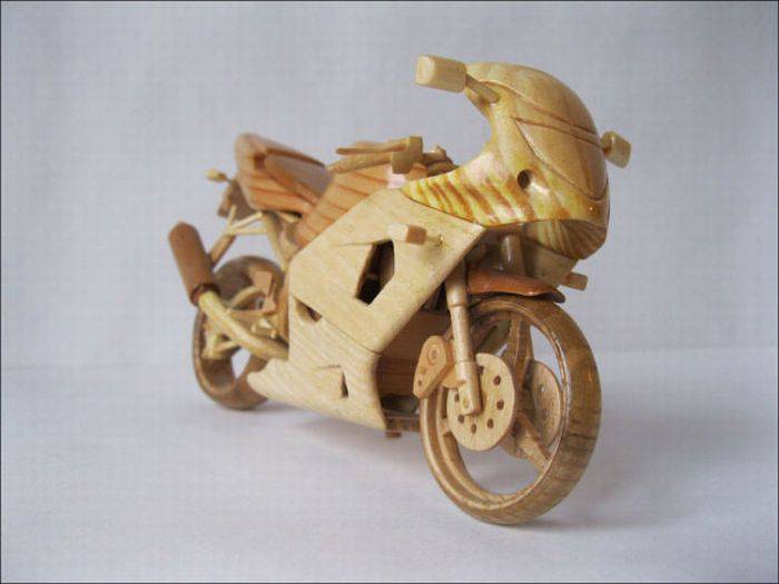 Мотоциклы из дерева (13 фото)