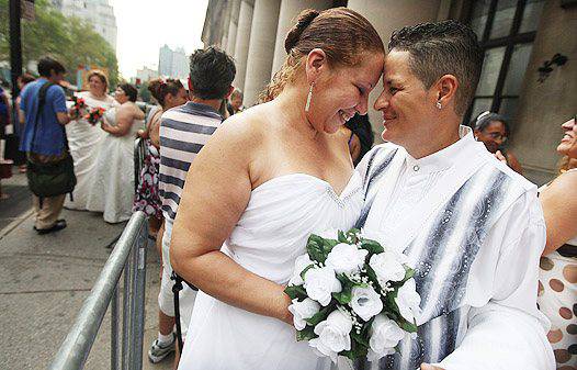 В Нью-Йорке разрешили однополые браки (15 фото)