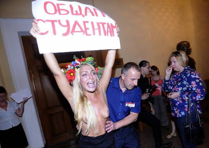    FEMEN   !