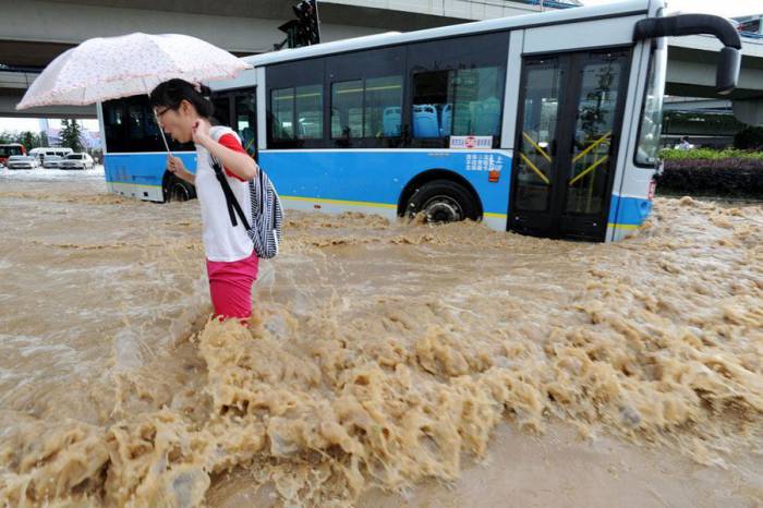 Китайцев снова затопило (12 фото)