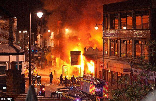 Беспорядки на севере Лондона (20 фото)
