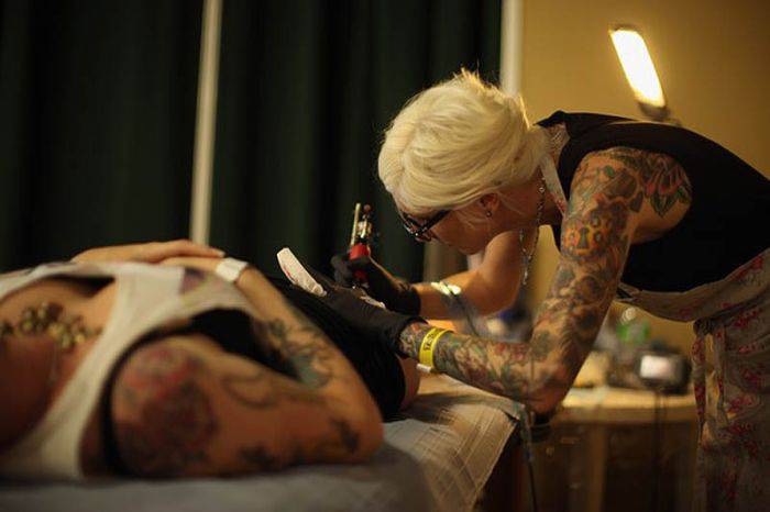 Крупнейший съезд мастеров татуировки