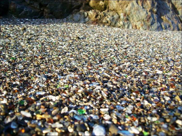 Пляж из стекла в Калифорнии