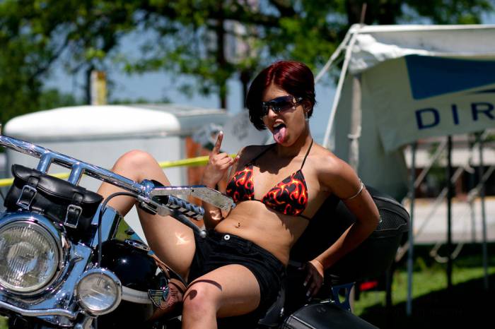 Девушки с ралли мотоциклов (64 фото)