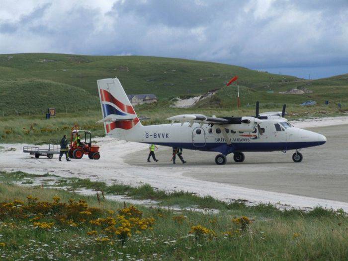 Аэропорт на острове Барра в Шотландии