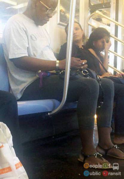 Странные люди в общественном транспорте (89 фото)
