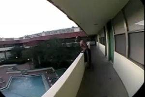 Безумный прыжок в бассейн