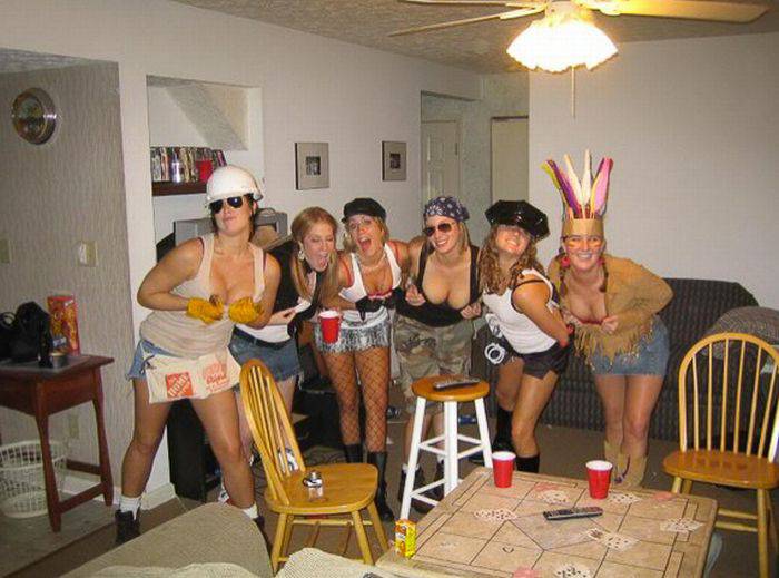 Девушки на костюмированных вечеринках
