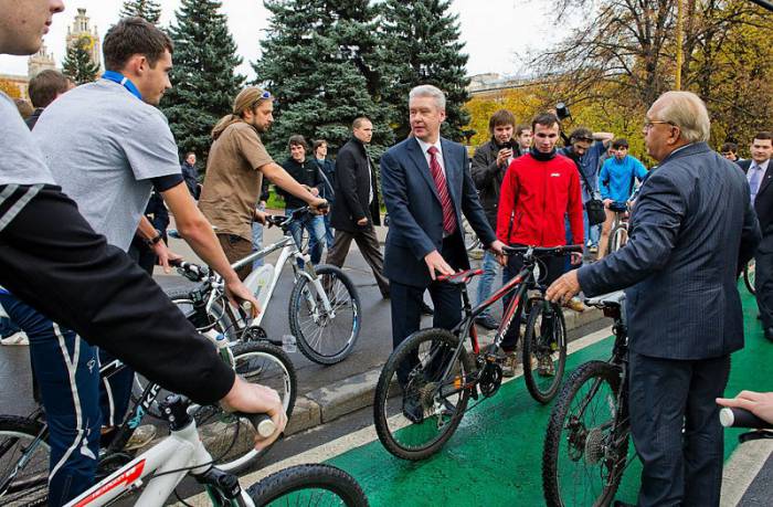 Ура! В Москве открылась первая велодорожка!