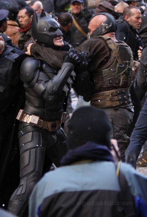 Съемки нового фильма про Бэтмена на улицах Нью-Йорка (27 фото)