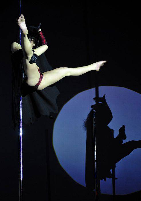      Pole Dance.