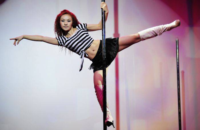      Pole Dance.