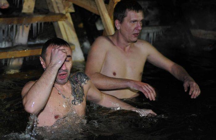 Традиционные крещенские купания 2012 (200 фото)