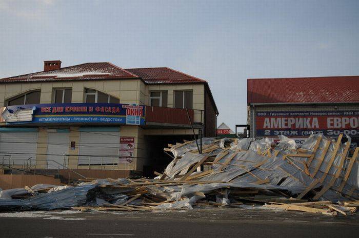 Сильнейший ураганный ветер в Геленджике и Новороссийске (25 фото)