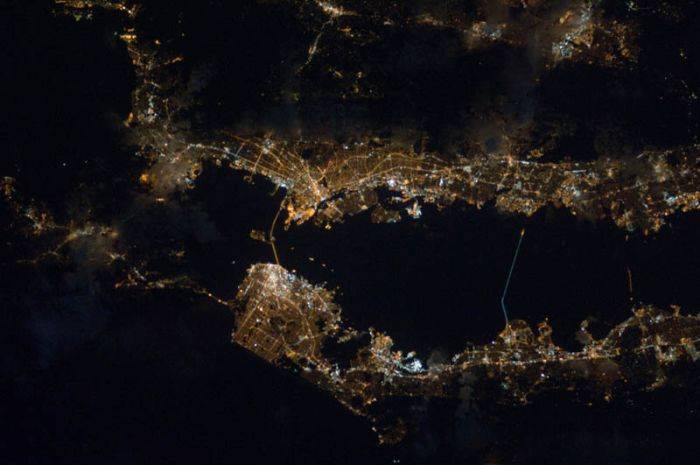 Снимки нашей планеты ночью (30 фото)