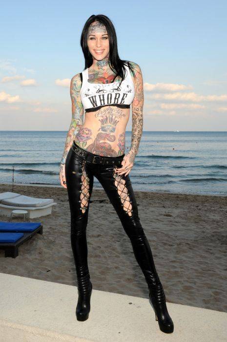 Самая татуированная девушка-модель (34 фото)