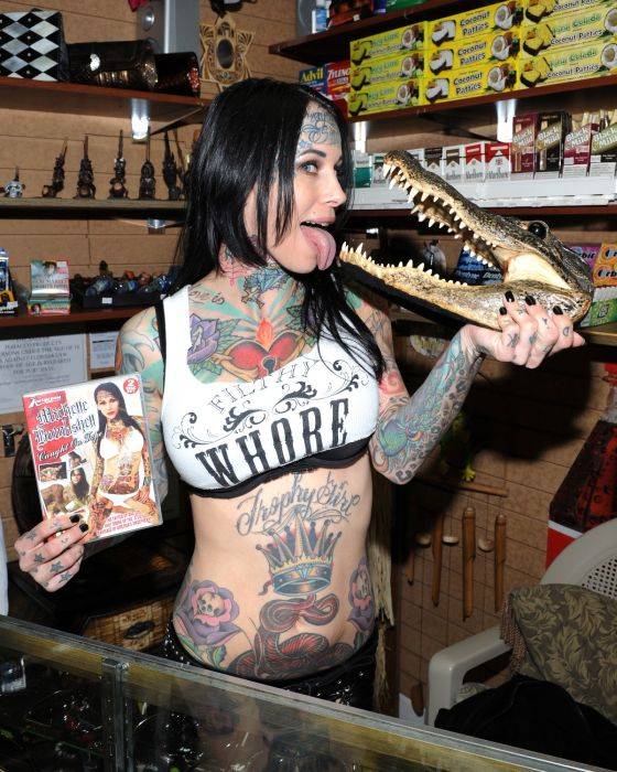 Самая татуированная девушка-модель (34 фото)