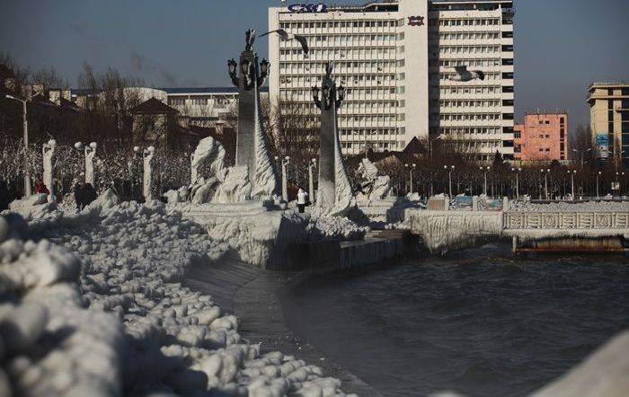 В Новороссийске и Ялте - ледяной апокалипсис (73 фото)