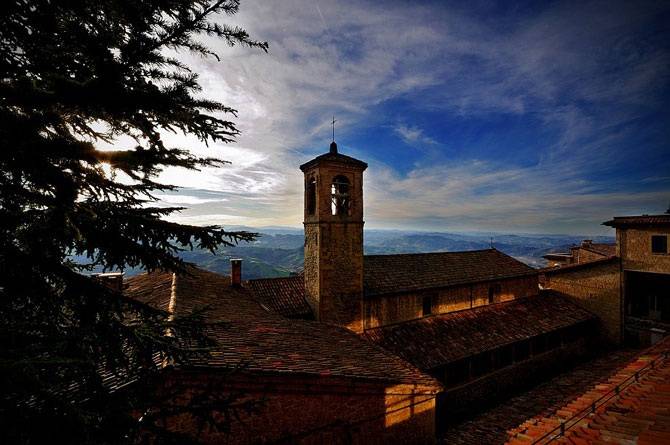 Сан-Марино - одно из самых маленьких государств в мире (25 фото)