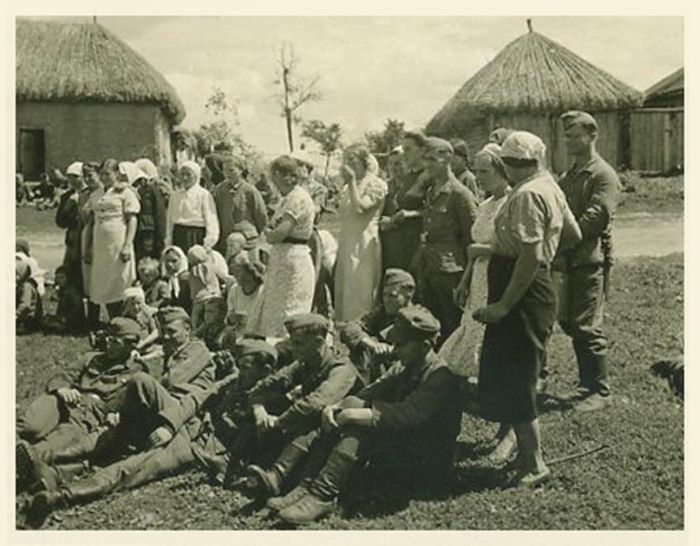 Фотографии оккупированных немцами земель и людей (45 фото)