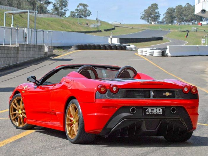 Ferrari Scuderia Spider 16M