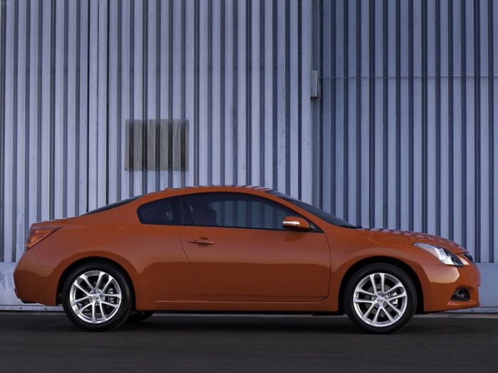 Nissan Altima Coupe (2010)