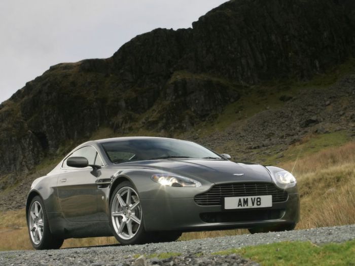 Aston Martin Vantage V8