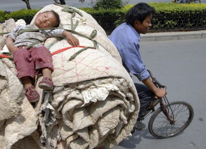 Как спят люди в Китае (50 фото)