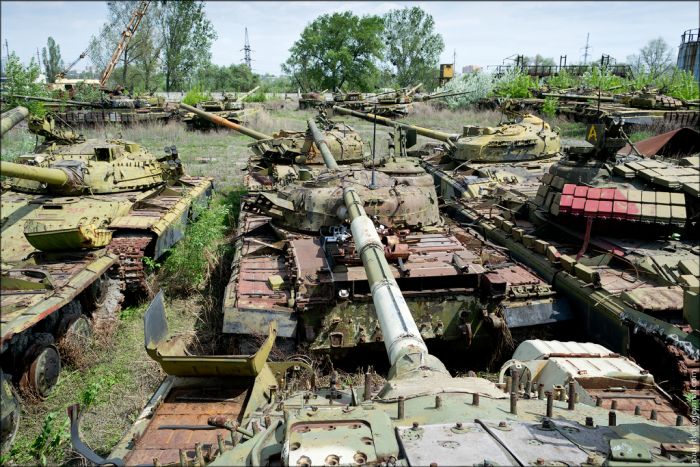 Заброшенный танкоремонтный завод в Харькове (34 фото)