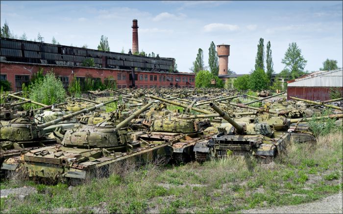 Заброшенный танкоремонтный завод в Харькове (34 фото)