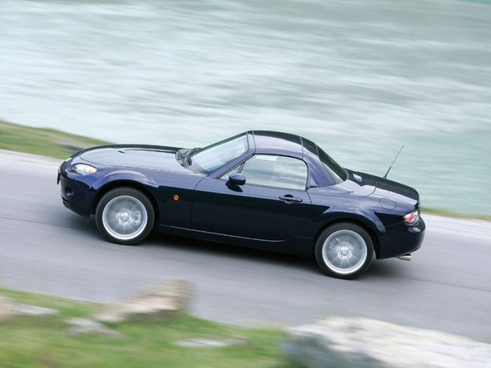 Mazda MX-5 Roadster Coup