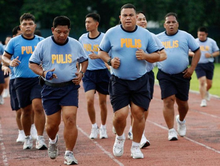 Переаттестация филиппинской полиции (7 фото)