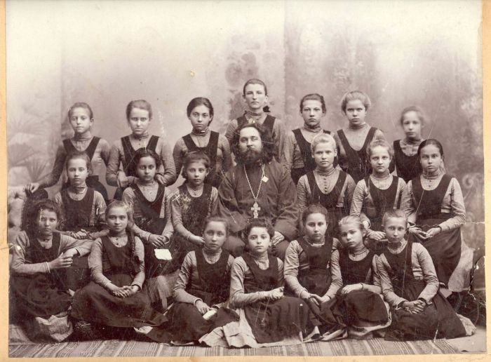 Девушки-гимназистки конца ХIX - начала XX века (45 фото)
