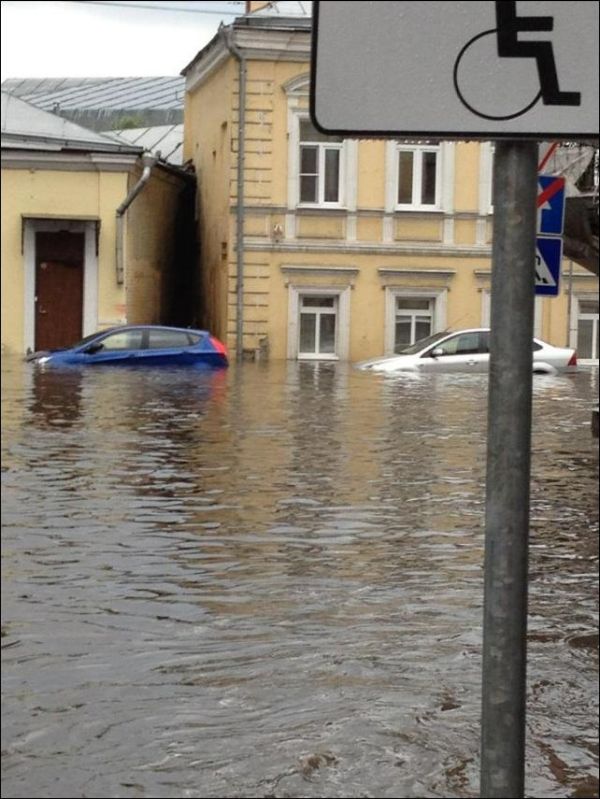Центр Москвы затопило (12 фото)