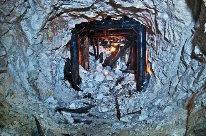 Загадочные шахты со всего мира (38 фото)