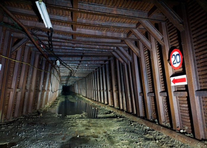 Загадочные шахты со всего мира (38 фото)