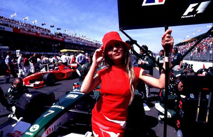 Красивые девушки с гонок Формула 1 (67 фото)